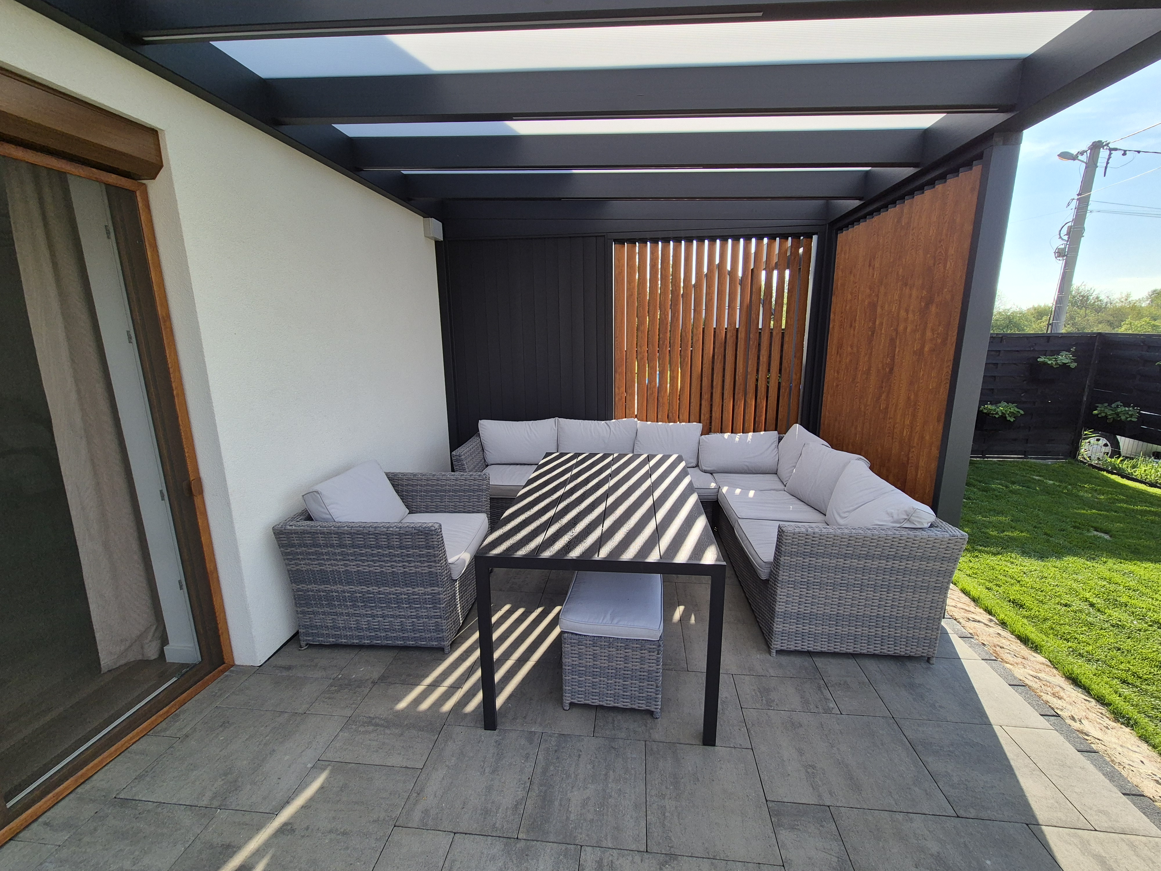 Pergola aluminiowa z poliwęglanem — realizacja Z-Drewna